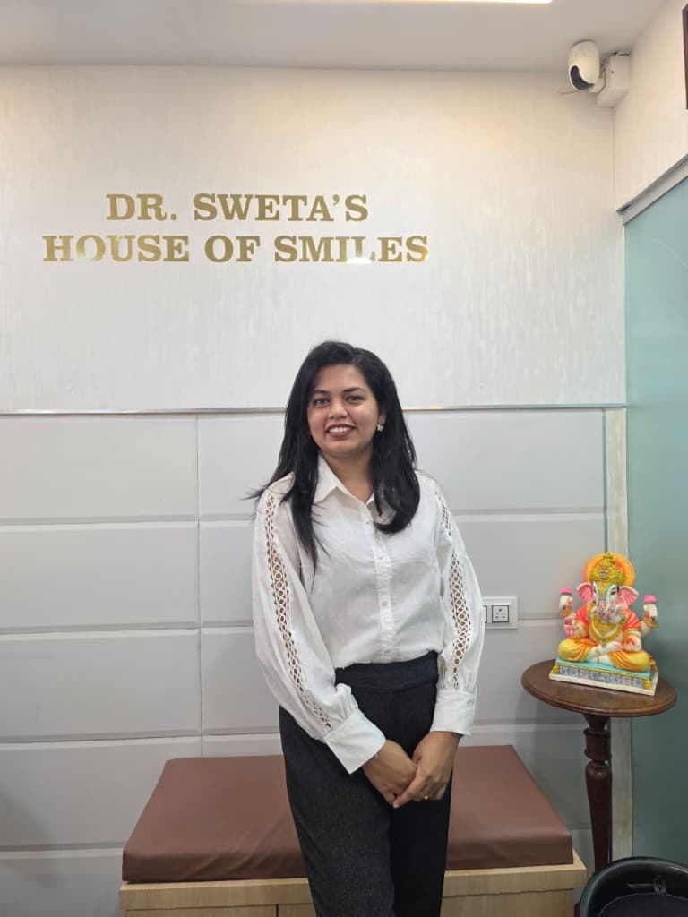 Dr. Sweta Jha Agarwal providing advanced dental treatment at House of Smiles clinic in Kandivali East, Mumbai